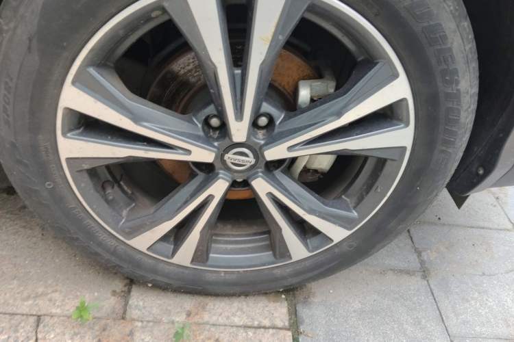 Used Nissan Qashqai 2019 2.0L CVT Luxury Edition Right Front Wheel Hub