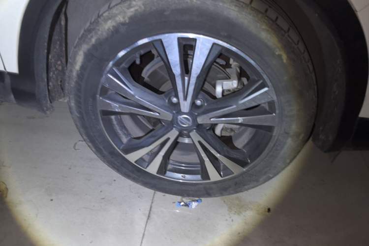 Used Nissan Qashqai 2019 2.0L CVT Luxury Edition Right Front Wheel Hub