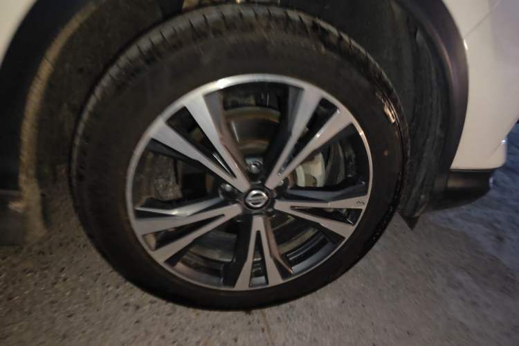 Used Nissan Qashqai 2019 2.0L CVT Luxury Edition Right Front Wheel Hub