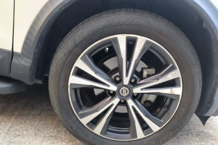 Used Nissan Qashqai 2019 2.0L CVT Luxury Edition Right Front Wheel Hub