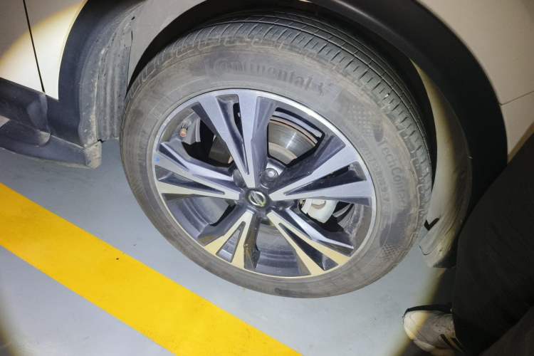 Used Nissan Qashqai 2019 2.0L CVT Luxury Edition Right Front Wheel Hub