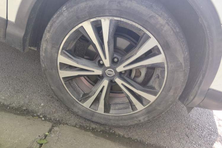 Used Nissan Qashqai 2019 2.0L CVT Luxury Edition Right Front Wheel Hub