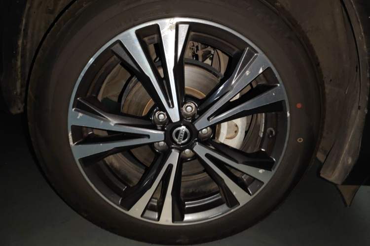 Used Nissan Qashqai 2019 2.0L CVT Luxury Edition Right Front Wheel Hub