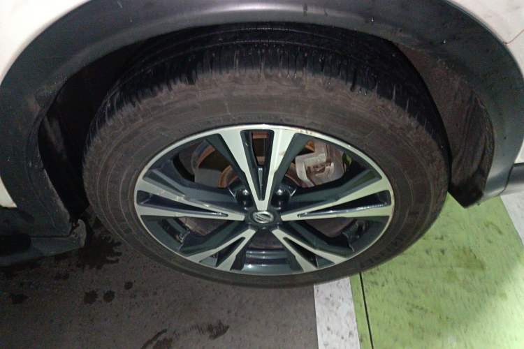 Used Nissan Qashqai 2019 2.0L CVT Luxury Edition Right Front Wheel Hub
