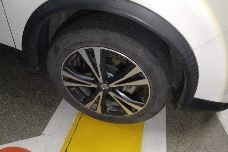 Used Nissan Qashqai 2019 2.0L CVT Luxury Edition Right Front Wheel Hub