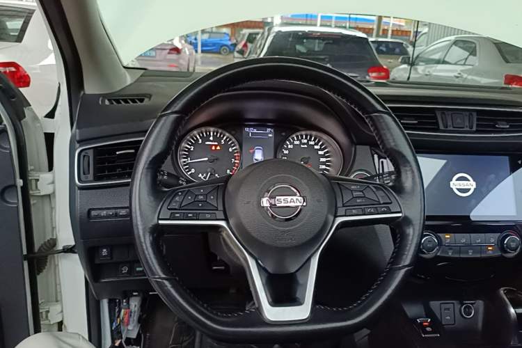 Used Nissan Qashqai 2019 2.0L CVT Luxury Edition Steering Wheel