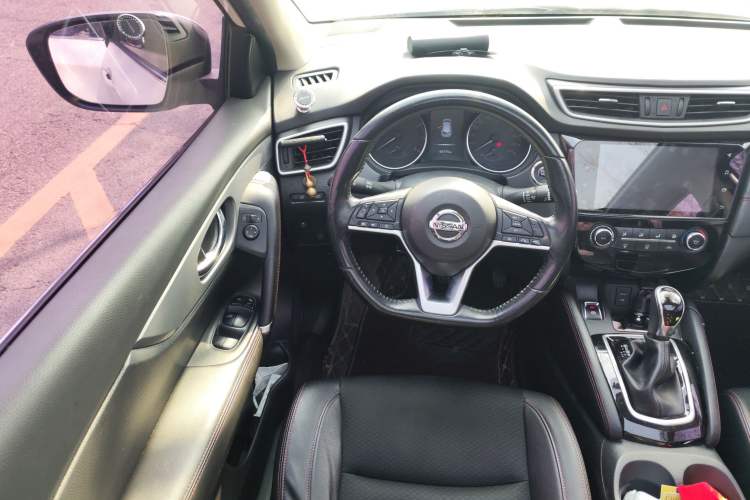 Used Nissan Qashqai 2019 2.0L CVT Luxury Edition Steering Wheel