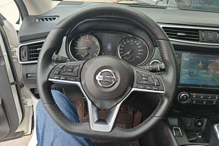 Used Nissan Qashqai 2019 2.0L CVT Luxury Edition Steering Wheel