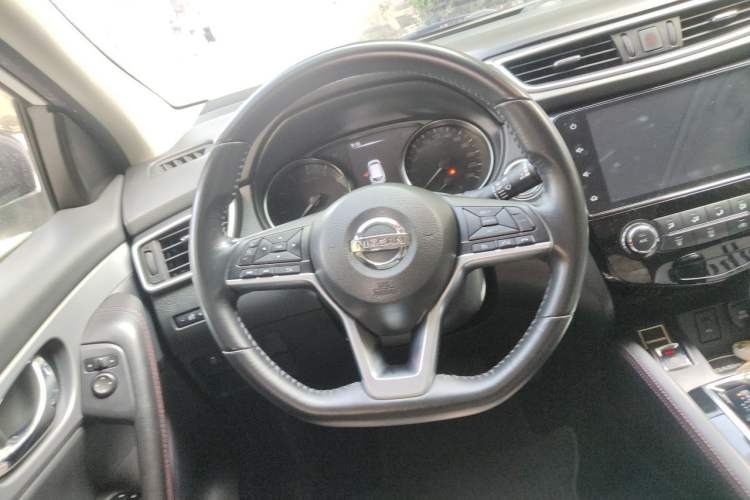 Used Nissan Qashqai 2019 2.0L CVT Luxury Edition Steering Wheel