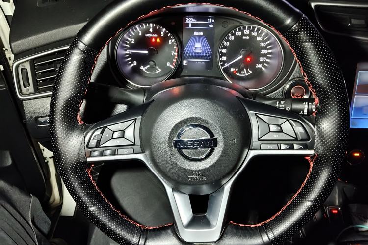 Used Nissan Qashqai 2019 2.0L CVT Luxury Edition Steering Wheel