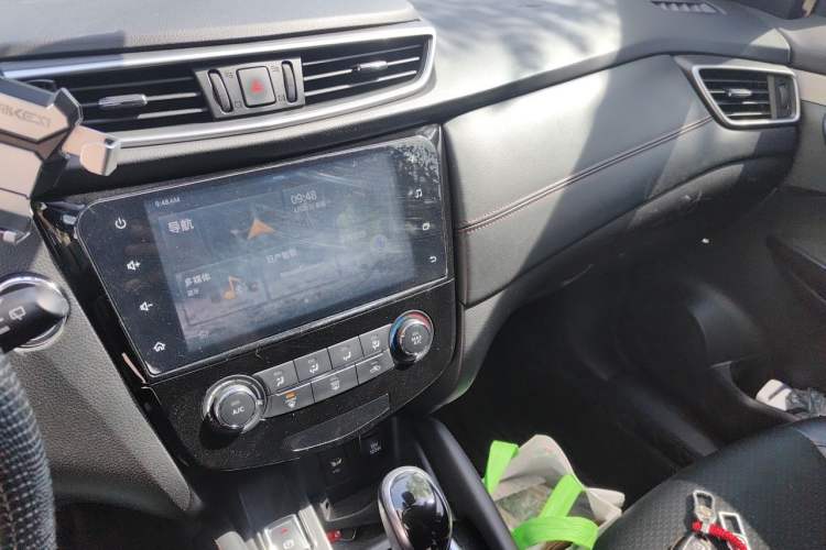 Used Nissan Qashqai 2019 2.0L CVT Luxury Edition Audio And AC Panel