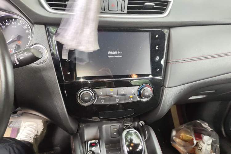 Used Nissan Qashqai 2019 2.0L CVT Luxury Edition Audio And AC Panel