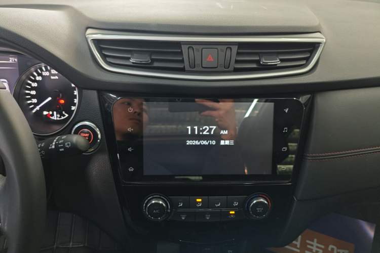 Used Nissan Qashqai 2019 2.0L CVT Luxury Edition Audio And AC Panel