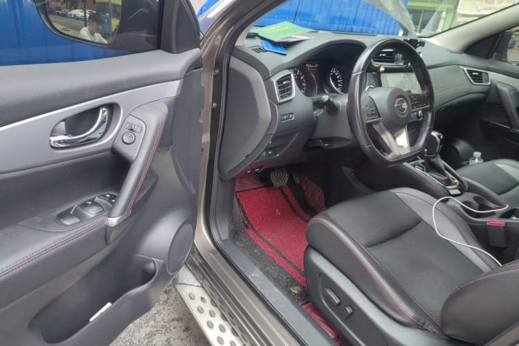 Used Nissan Qashqai 2019 2.0L CVT Luxury Edition Driver Seat