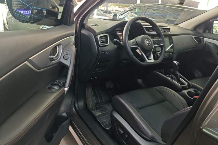 Used Nissan Qashqai 2019 2.0L CVT Luxury Edition Driver Seat