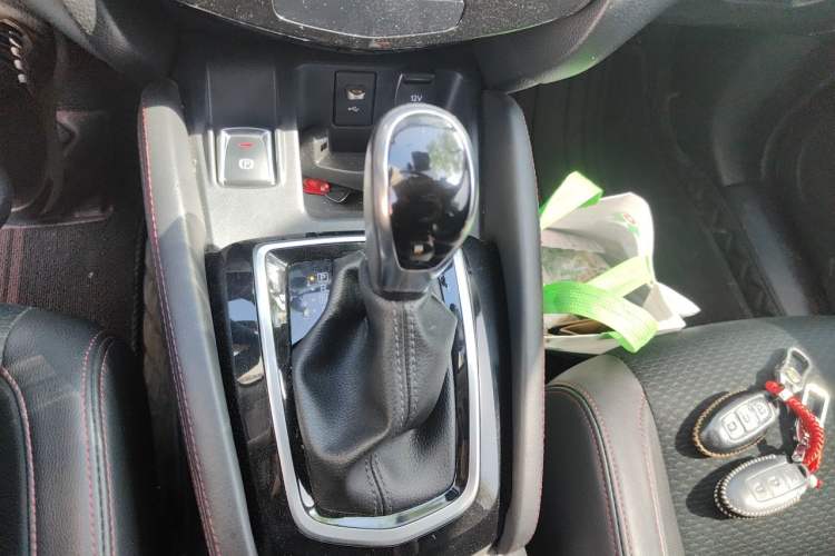 Used Nissan Qashqai 2019 2.0L CVT Luxury Edition Gear Lever