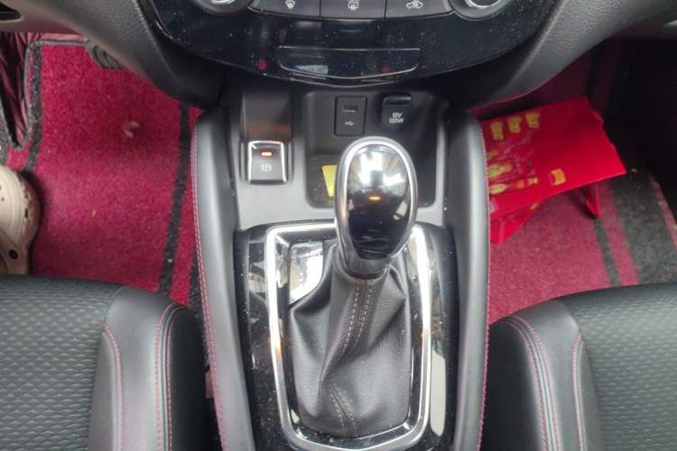Used Nissan Qashqai 2019 2.0L CVT Luxury Edition Gear Lever