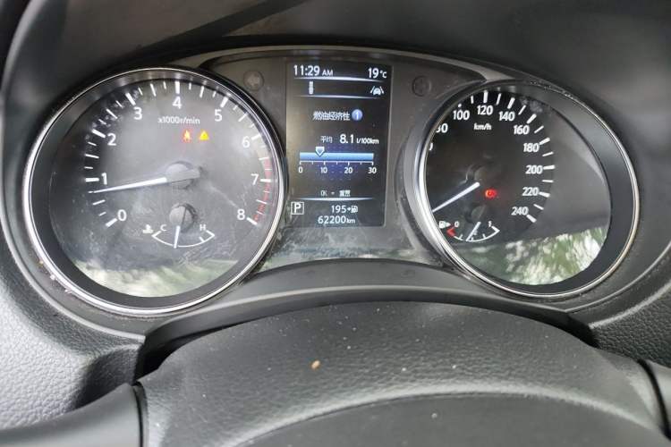 Used Nissan Qashqai 2019 2.0L CVT Luxury Edition Odometer Close Up