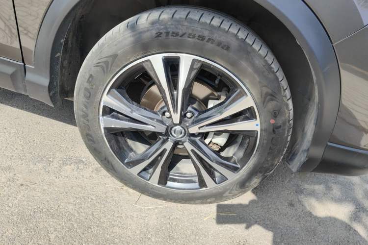 Used Nissan Qashqai 2019 2.0L CVT Luxury Edition Right Front Wheel Hub