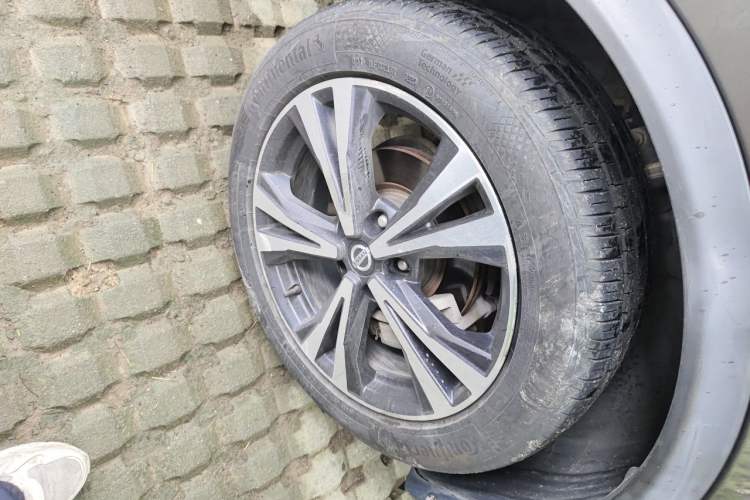 Used Nissan Qashqai 2019 2.0L CVT Luxury Edition Right Front Wheel Hub