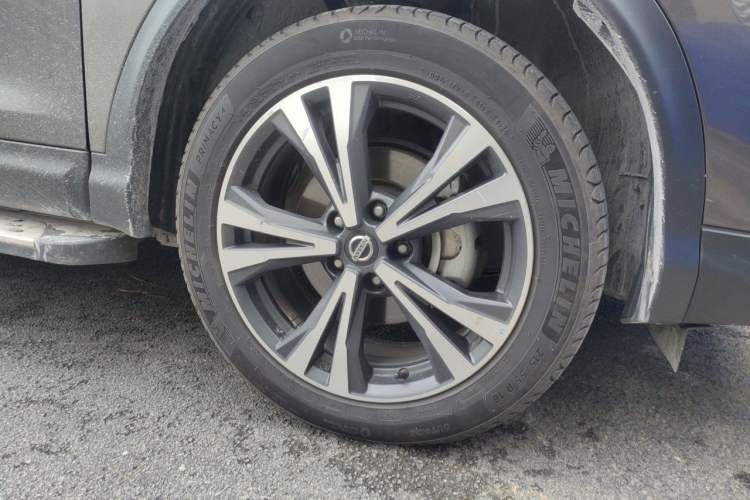 Used Nissan Qashqai 2019 2.0L CVT Luxury Edition Right Front Wheel Hub