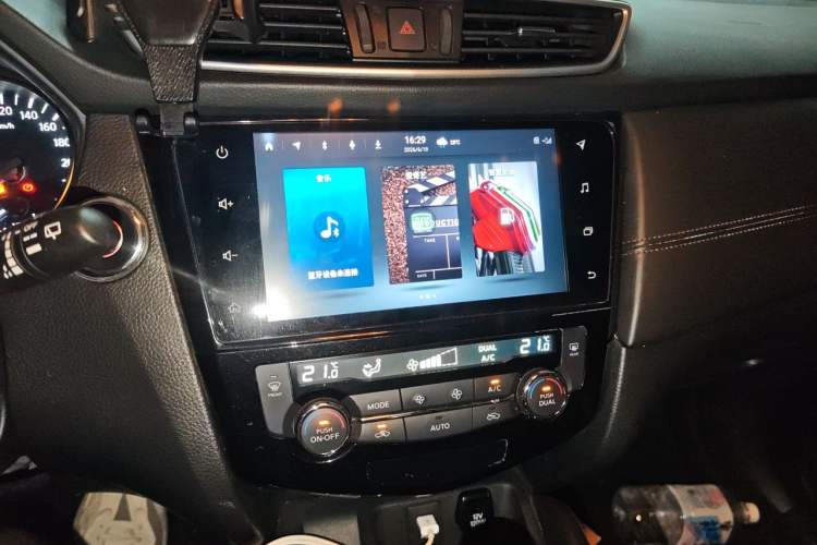 Used Nissan Qashqai 2021 2.0L CVT Luxury Navigation Edition Audio And AC Panel