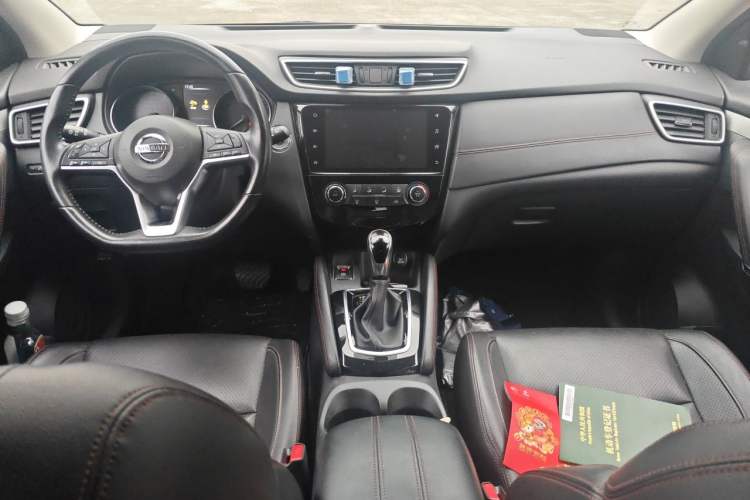 Used Nissan Qashqai 2021 2.0L CVT Luxury Edition Center Console