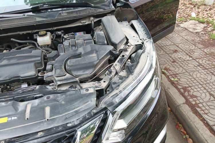 Used Nissan Qashqai 2021 2.0L CVT Luxury Edition Engine Bay Left