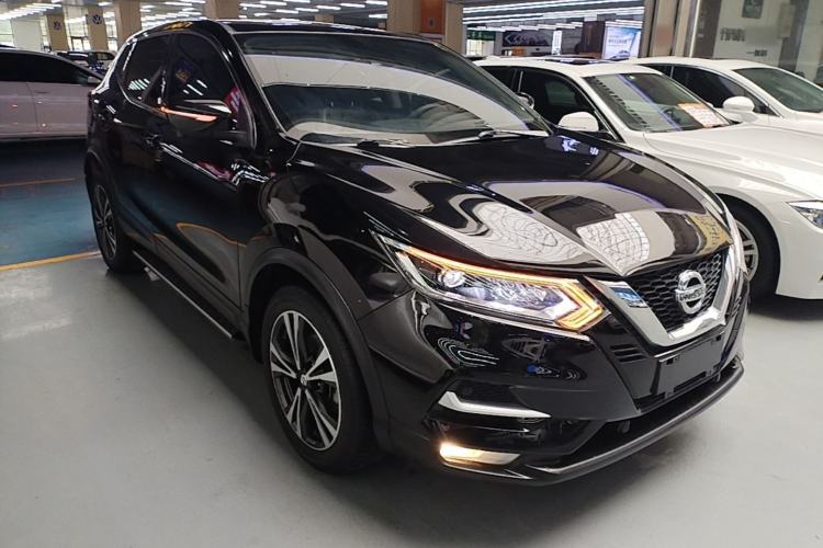 Used Nissan Qashqai 2021 2.0L CVT Luxury Edition Front Right 45 Deg