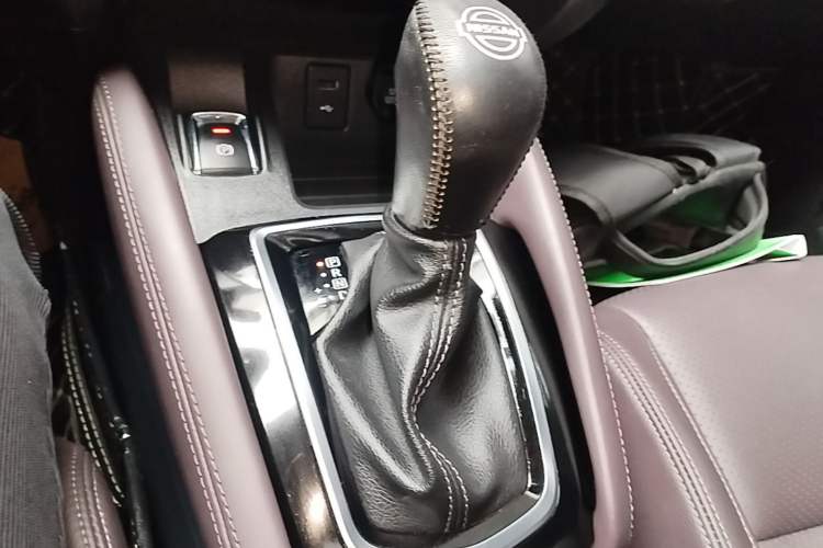 Used Nissan Qashqai 2021 2.0L CVT Luxury Edition Gear Lever