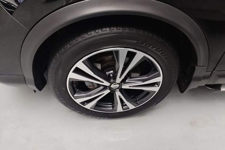Used Nissan Qashqai 2021 2.0L CVT Luxury Edition Left Front Wheel Hub