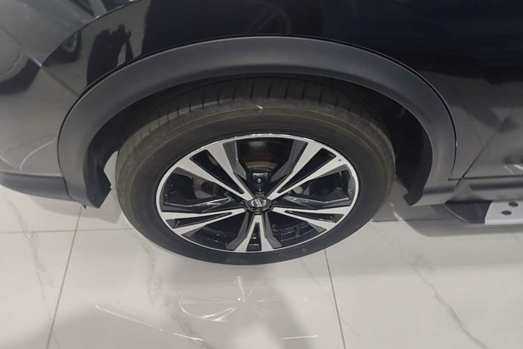 Used Nissan Qashqai 2021 2.0L CVT Luxury Edition Left Front Wheel Hub