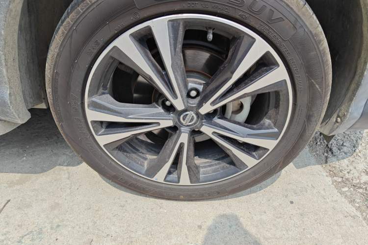 Used Nissan Qashqai 2021 2.0L CVT Luxury Edition Right Front Wheel Hub