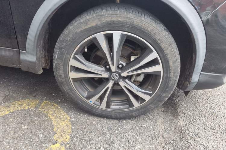 Used Nissan Qashqai 2021 2.0L CVT Luxury Edition Right Front Wheel Hub