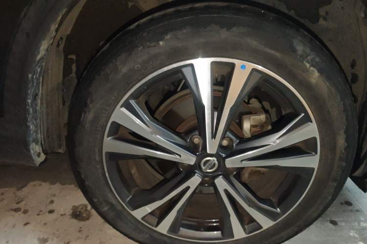 Used Nissan Qashqai 2021 2.0L CVT Luxury Navigation Edition Right Front Wheel Hub