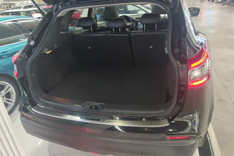 Used Nissan Qashqai 2021 2.0L CVT Luxury Edition Trunk