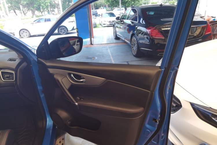 Used Nissan Qashqai 2021 2.0L CVT Luxury Edition Right Front Door Interior