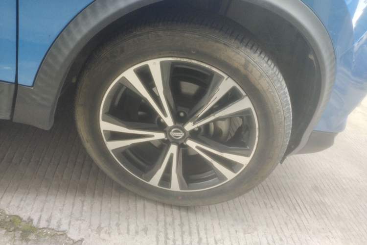 Used Nissan Qashqai 2021 2.0L CVT Luxury Edition Right Front Wheel Hub
