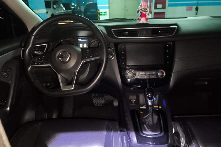 Used Nissan Qashqai 2021 2.0L CVT Luxury Edition Center Console