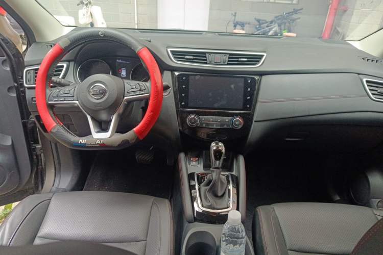 Used Nissan Qashqai 2021 2.0L CVT Luxury Edition Center Console