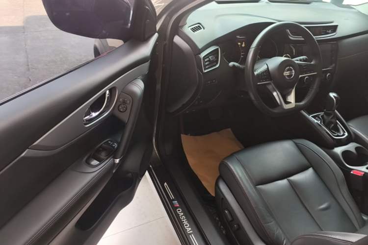 Used Nissan Qashqai 2021 2.0L CVT Luxury Edition Driver Seat