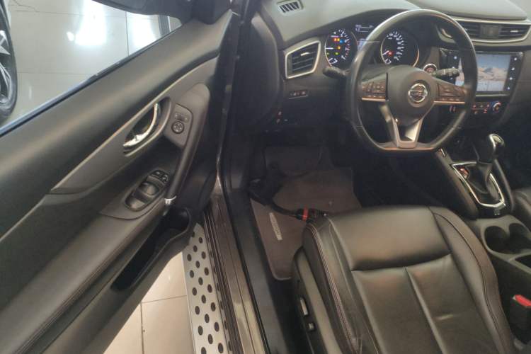 Used Nissan Qashqai 2021 2.0L CVT Luxury Edition Driver Seat