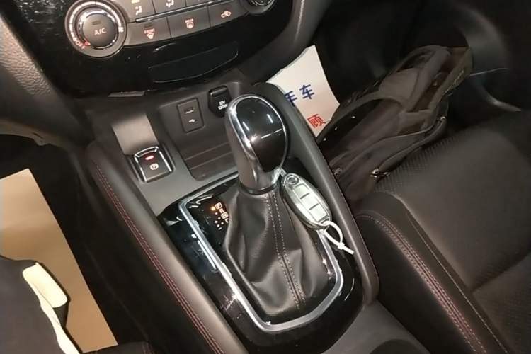 Used Nissan Qashqai 2021 2.0L CVT Luxury Edition Gear Lever