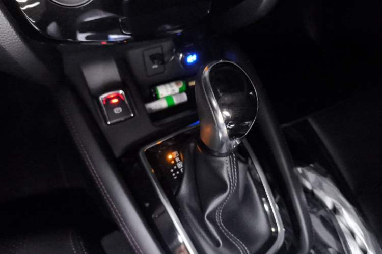 Used Nissan Qashqai 2021 2.0L CVT Luxury Edition Gear Lever