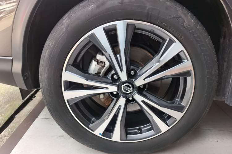 Used Nissan Qashqai 2021 2.0L CVT Luxury Edition Left Front Wheel Hub