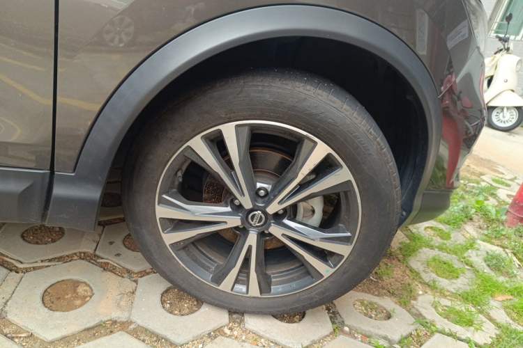 Used Nissan Qashqai 2021 2.0L CVT Luxury Edition Right Front Wheel Hub