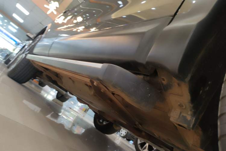 Used Nissan Qashqai 2021 2.0L CVT Luxury Edition Right Side Sill