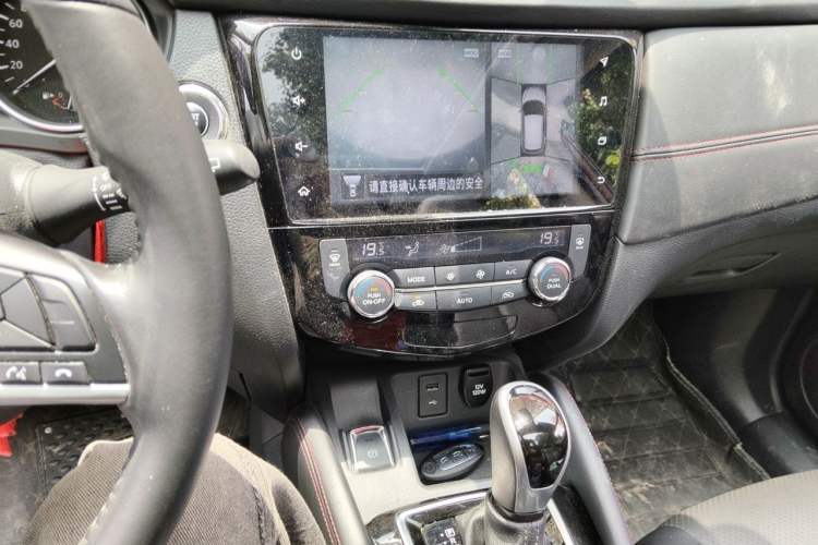 Used Nissan Qashqai 2021 2.0L CVT Luxury Navigation Edition Audio And AC Panel
