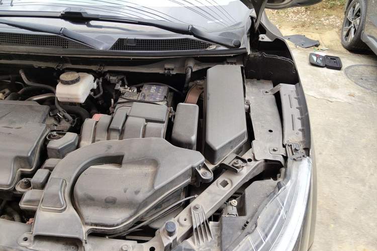 Used Nissan Qashqai 2021 2.0L CVT Luxury Navigation Edition Engine Bay Left