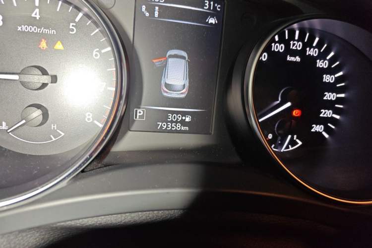 Used Nissan Qashqai 2021 2.0L CVT Luxury Edition Odometer Close Up